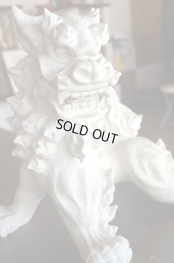 画像15: 琉球漆喰シーサー四足立ち（白・大）