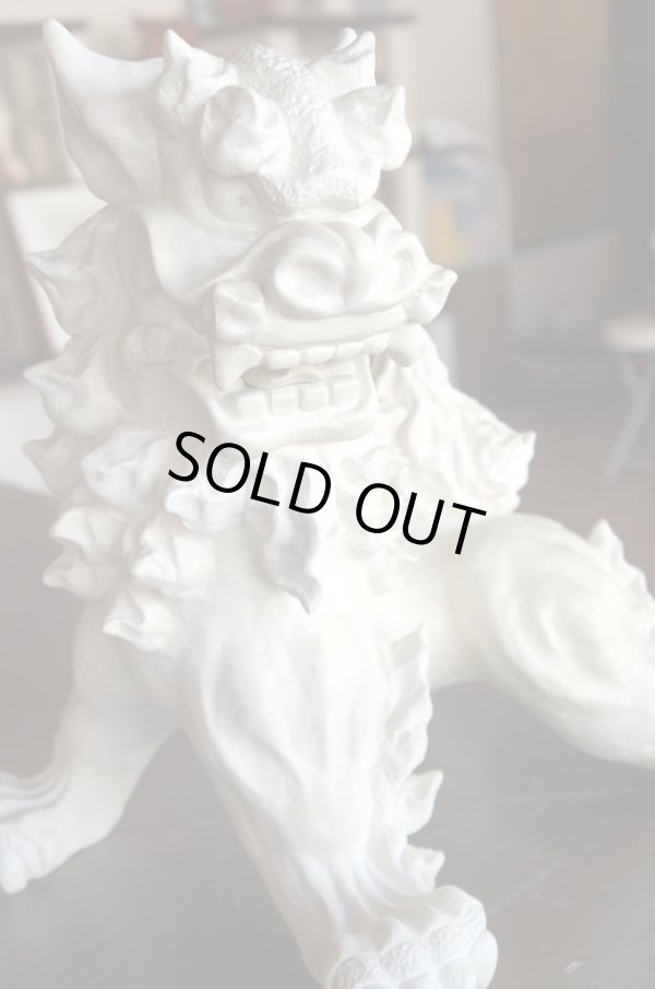 画像15: 琉球漆喰シーサー四足立ち（白・大）