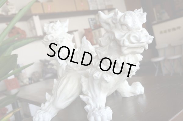 画像11: 琉球漆喰シーサー四足立ち（白・大）